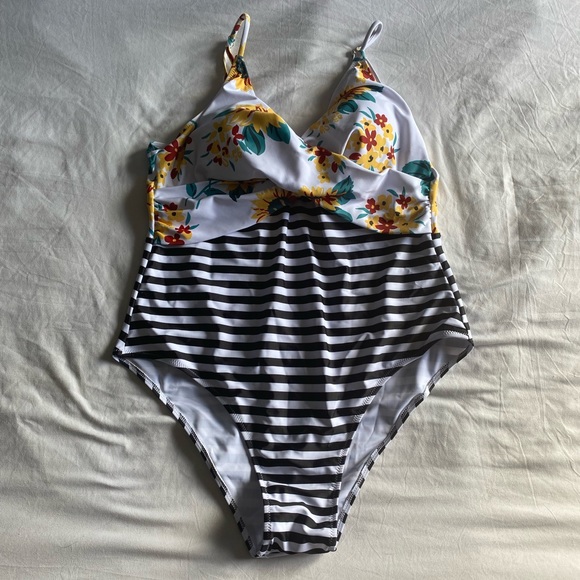 DressLily swimsuit - Picture 1 of 2